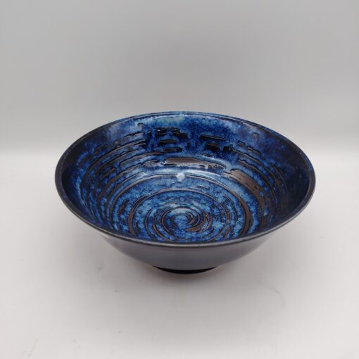 Ciotola da ramen blu con spirali nere