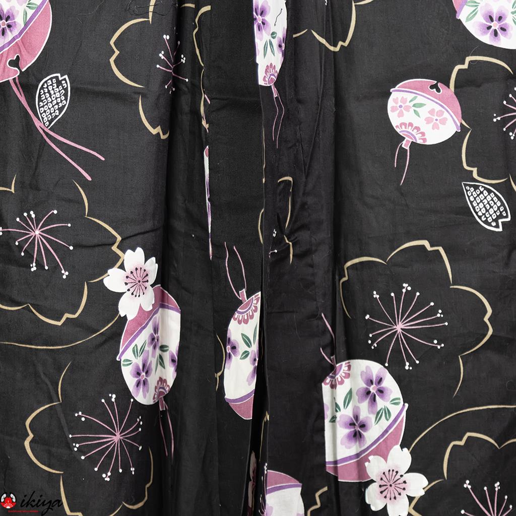 Yukata, kimono estivo nero con sakura e sonagli - immagine 2