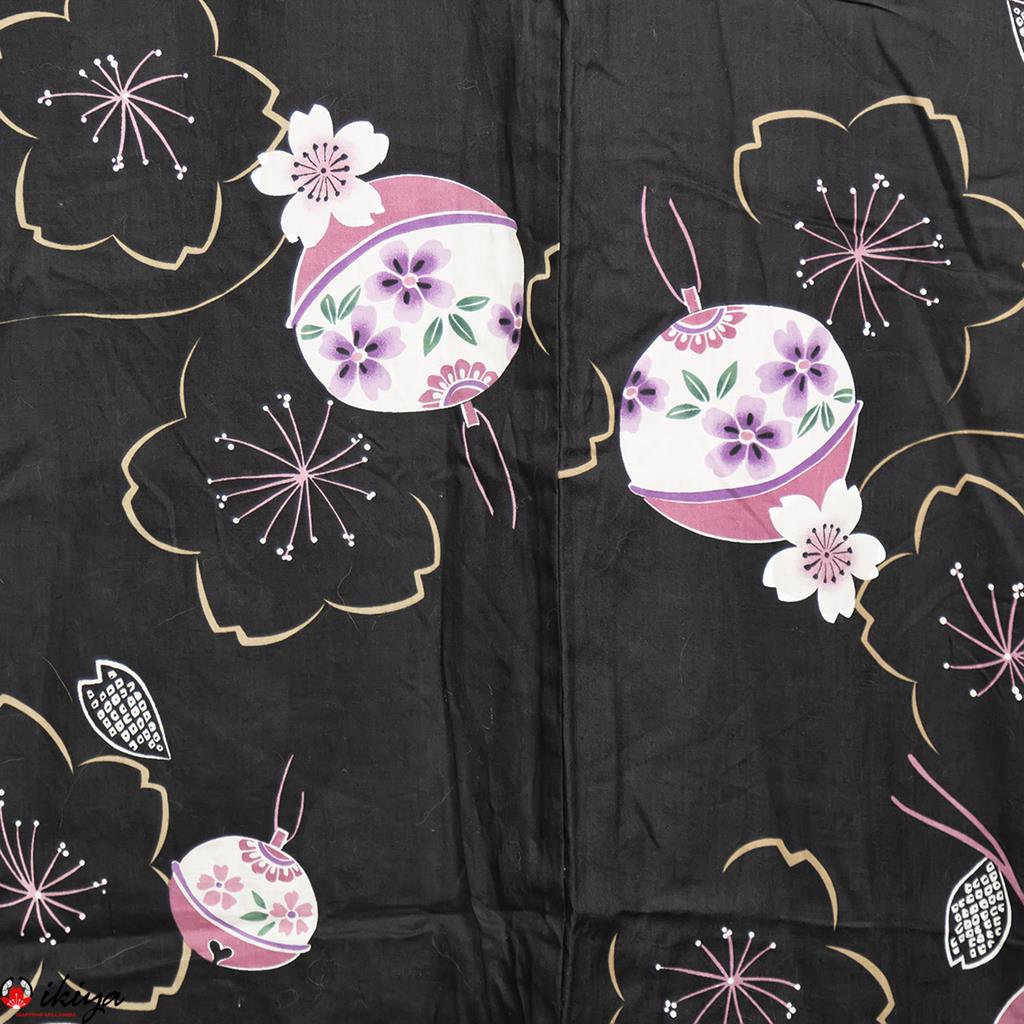 Yukata, kimono estivo nero con sakura e sonagli - immagine 3