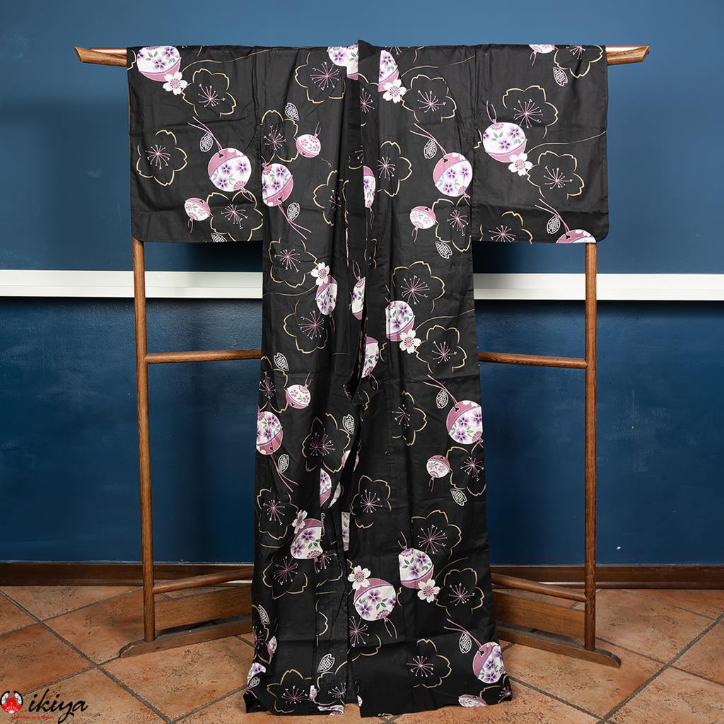 Yukata, kimono estivo nero con sakura e sonagli - immagine 4