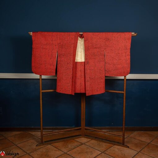 Haori da donna in seta "chirimen" rosso corallo e nero
