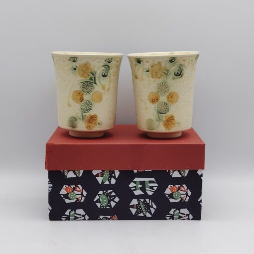 Coppia di tazze in ceramica Kyoyaki - Yuusai Hana Mishima "Kiku"