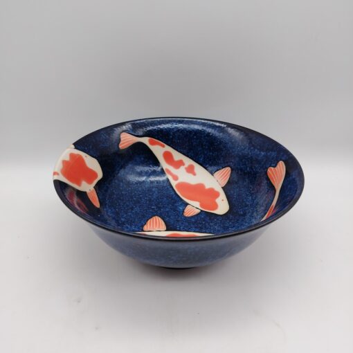 Ciotola da ramen blu con carpe koi